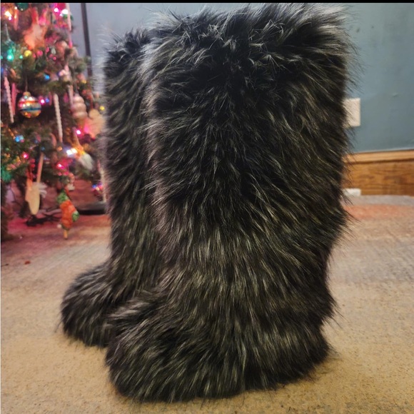 Custom made knee high fur boots all sizes available wide calf friendly - Picture 5 of 7